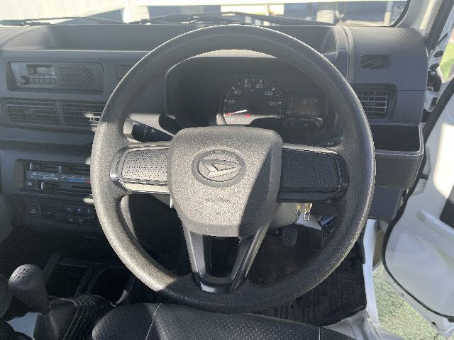 DAIHATSU HIJET TRUCK 4WD 2022 Image 31