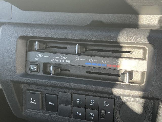 DAIHATSU HIJET TRUCK 4WD 2022 Image 31