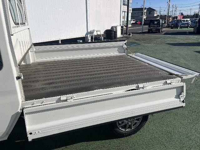 DAIHATSU HIJET TRUCK 4WD 2022 Image 31