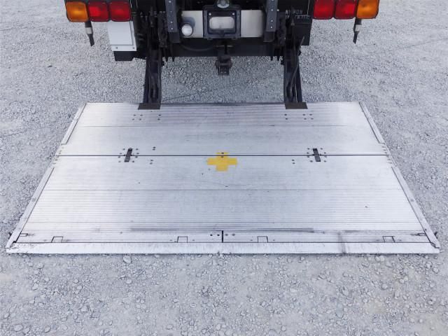 MITSUBISHI FUSOU FIGHTER 2012 Image 31