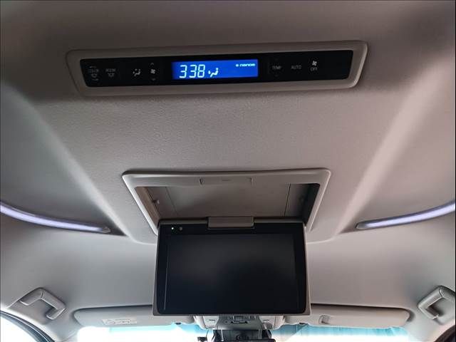 TOYOTA ALPHARD HYBRID 4WD 2018 Image 31