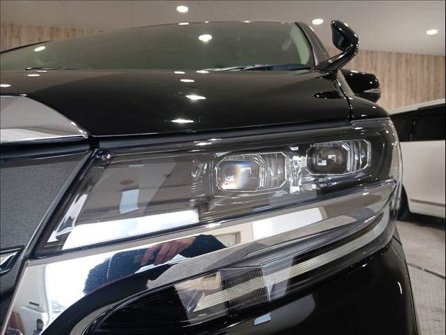 TOYOTA ALPHARD HYBRID 4WD 2018 Image 31