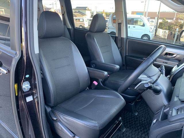 TOYOTA VOXY 2013 Image 31