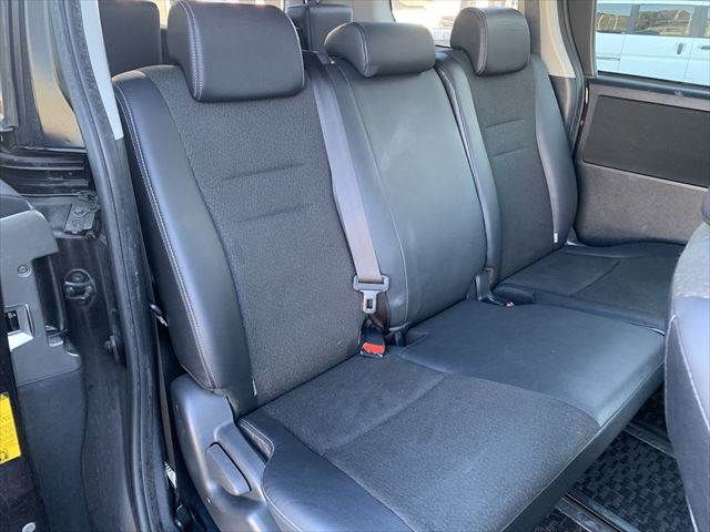 TOYOTA VOXY 2013 Image 31