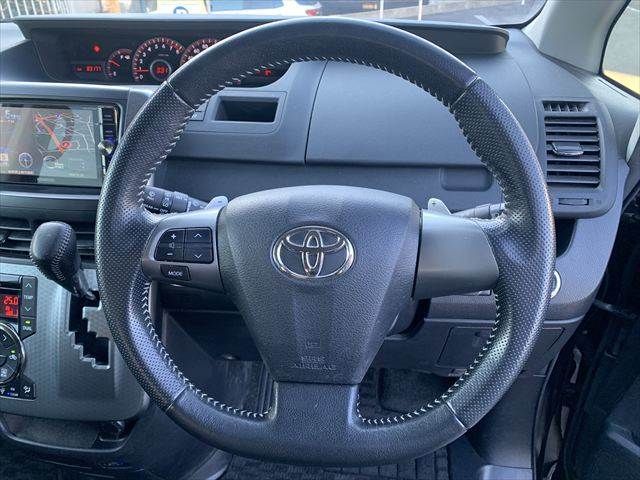 TOYOTA VOXY 2013 Image 31