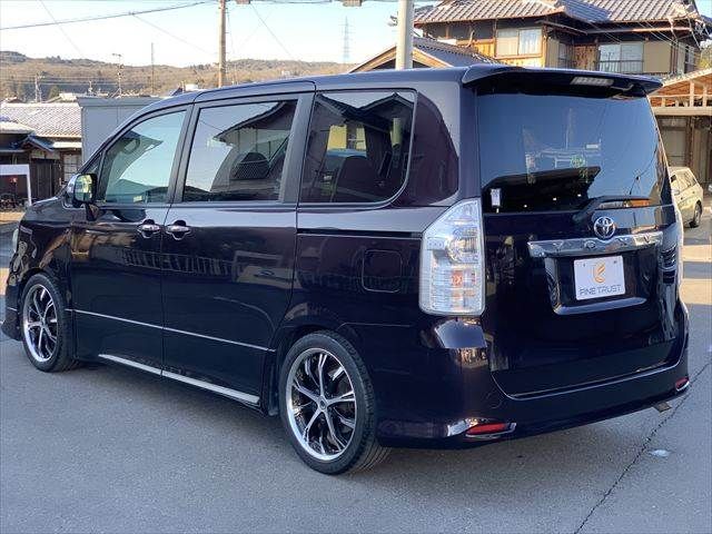 TOYOTA VOXY 2013 Image 31