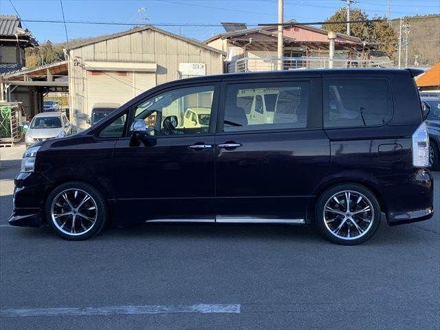 TOYOTA VOXY 2013 Image 31