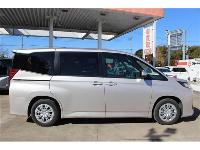 TOYOTA NOAH HYBRID 2022 Image 31