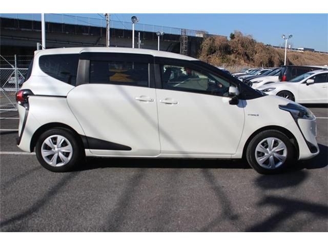 TOYOTA SIENTA HYBRID 2019 Image 31