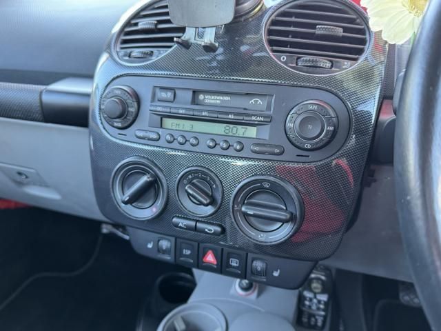 VOLKSWAGEN BEETLE 2003 Image 31