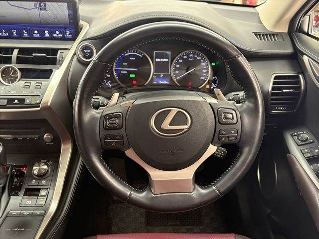 TOYOTA LEXUS NX300H 2017 Image 31