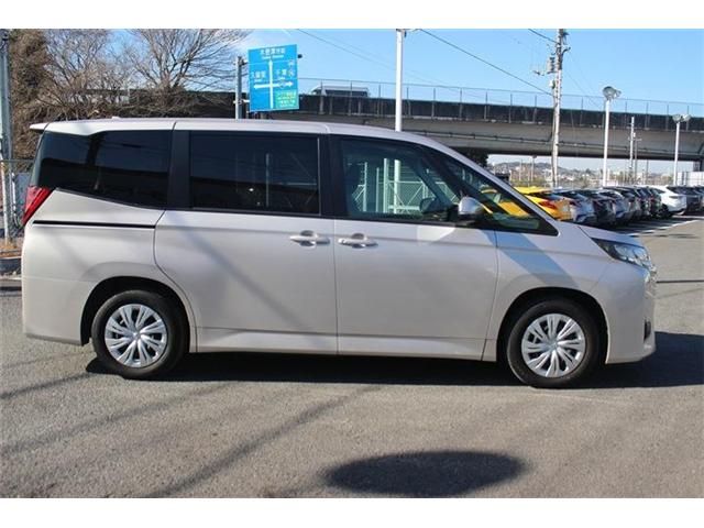 TOYOTA NOAH HYBRID 2022 Image 31