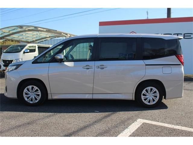 TOYOTA NOAH HYBRID 2022 Image 31
