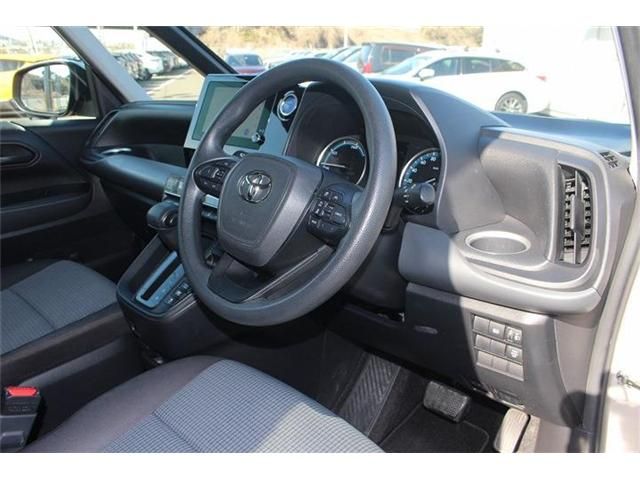 TOYOTA NOAH HYBRID 2022 Image 31