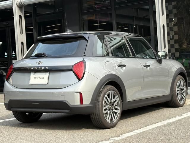 BMW MINI COOPER 5DOOR 2025 Image 31