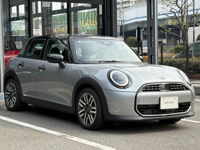 BMW MINI COOPER 5DOOR 2025 Image 31