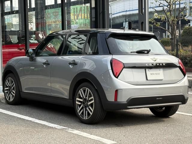 BMW MINI COOPER 5DOOR 2025 Image 31