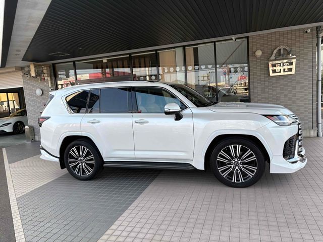 TOYOTA LEXUS LX600 2023 Image 31
