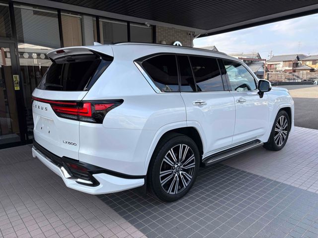 TOYOTA LEXUS LX600 2023 Image 31