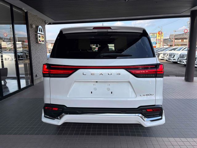 TOYOTA LEXUS LX600 2023 Image 31