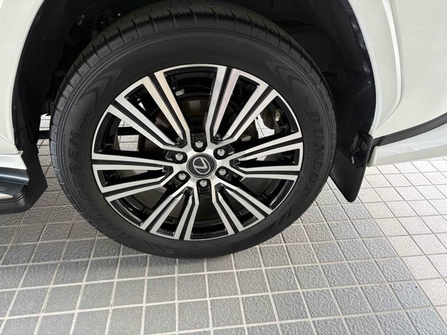 TOYOTA LEXUS LX600 2023 Image 31