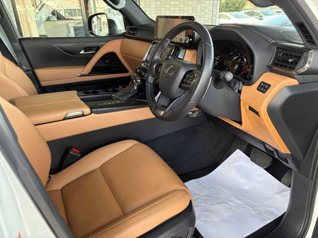 TOYOTA LEXUS LX600 2023 Image 31