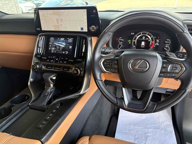 TOYOTA LEXUS LX600 2023 Image 31