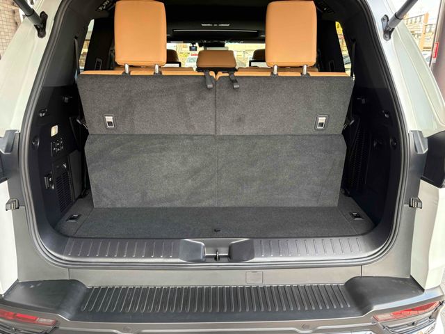 TOYOTA LEXUS LX600 2023 Image 31