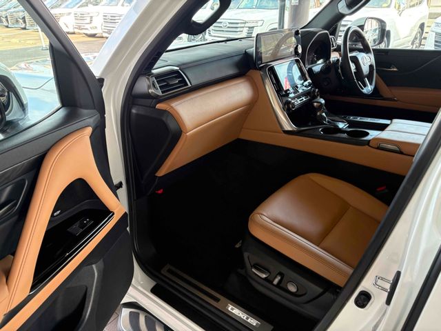 TOYOTA LEXUS LX600 2023 Image 31