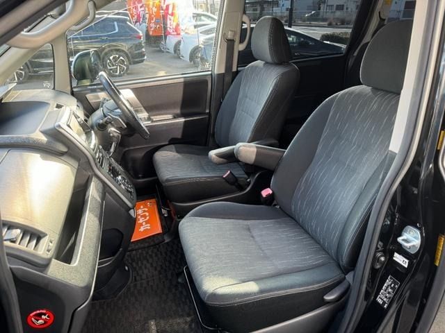 TOYOTA VOXY 2013 Image 31