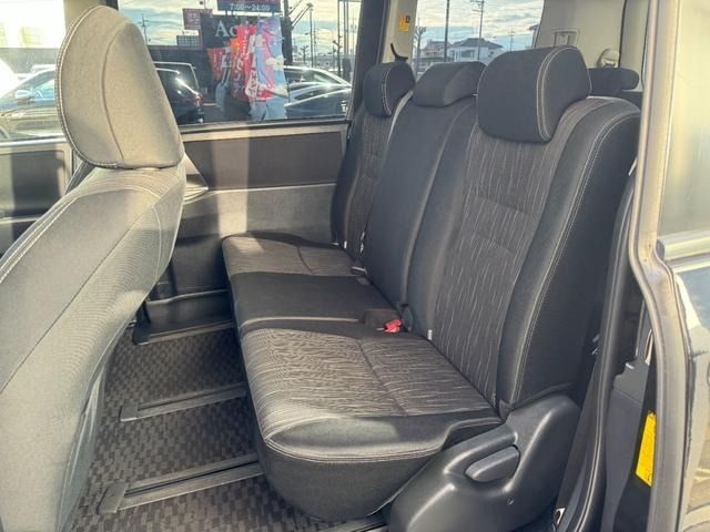 TOYOTA VOXY 2013 Image 31