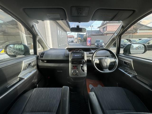 TOYOTA VOXY 2013 Image 31