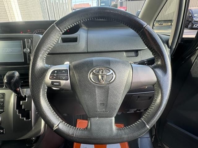 TOYOTA VOXY 2013 Image 31