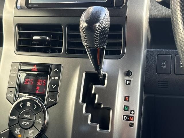 TOYOTA VOXY 2013 Image 31