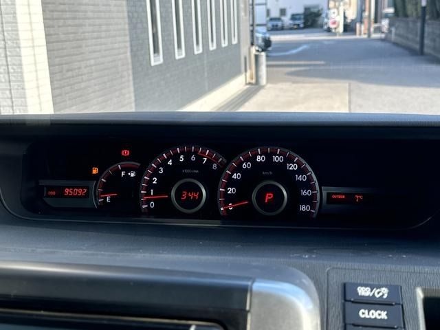 TOYOTA VOXY 2013 Image 31