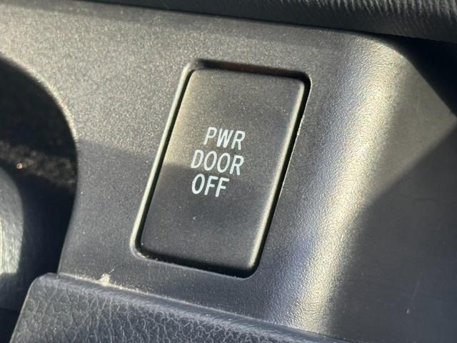 TOYOTA VOXY 2013 Image 31