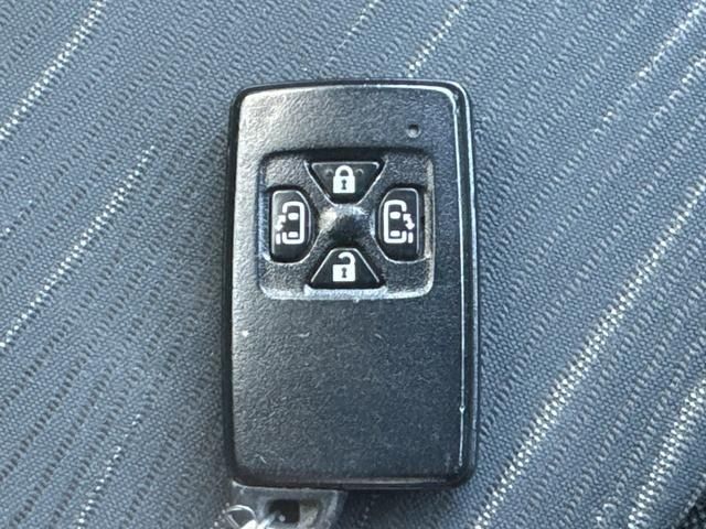 TOYOTA VOXY 2013 Image 31