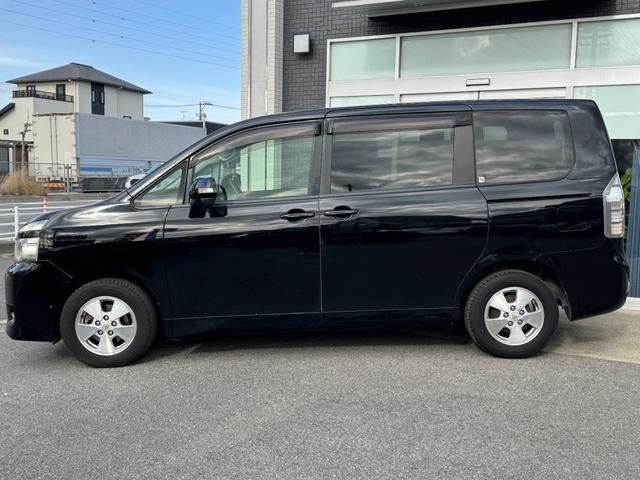 TOYOTA VOXY 2013 Image 31