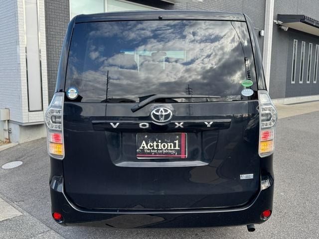 TOYOTA VOXY 2013 Image 31