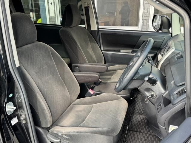 TOYOTA VOXY 2013 Image 31