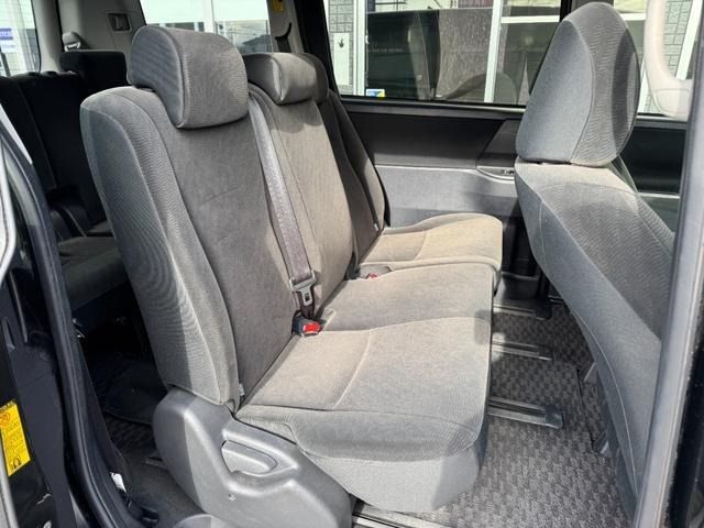 TOYOTA VOXY 2013 Image 31