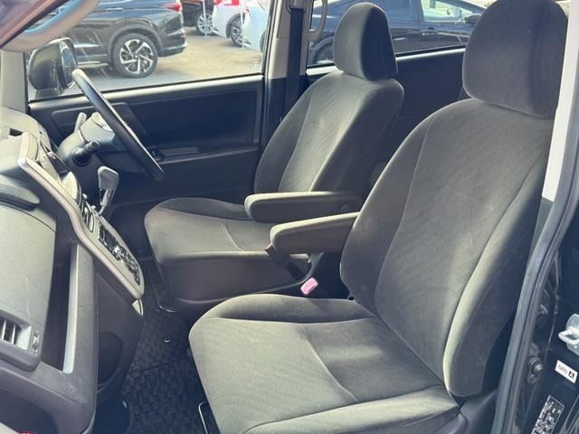 TOYOTA VOXY 2013 Image 31