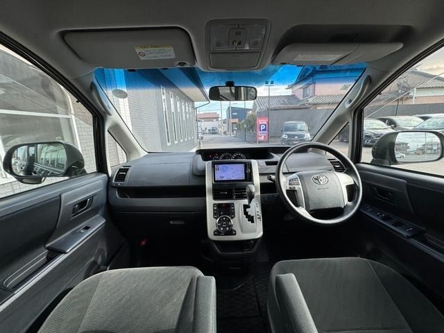TOYOTA VOXY 2013 Image 31