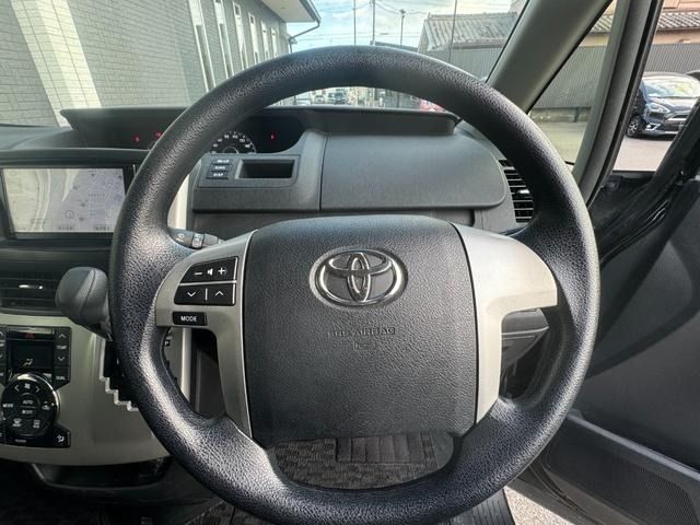 TOYOTA VOXY 2013 Image 31