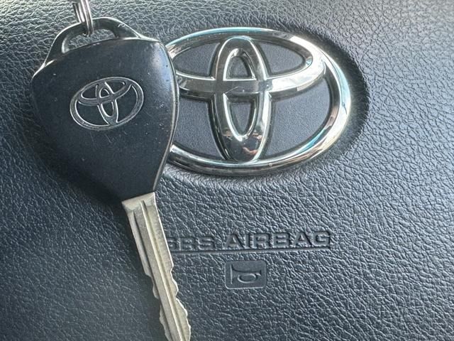 TOYOTA VOXY 2013 Image 31