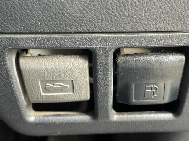 TOYOTA VOXY 2013 Image 31