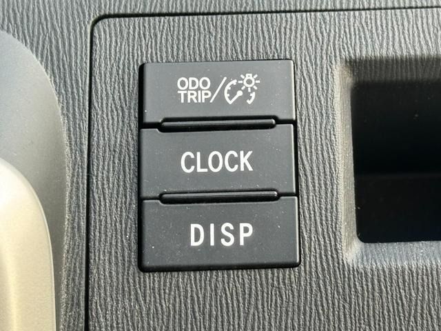 TOYOTA VOXY 2013 Image 31