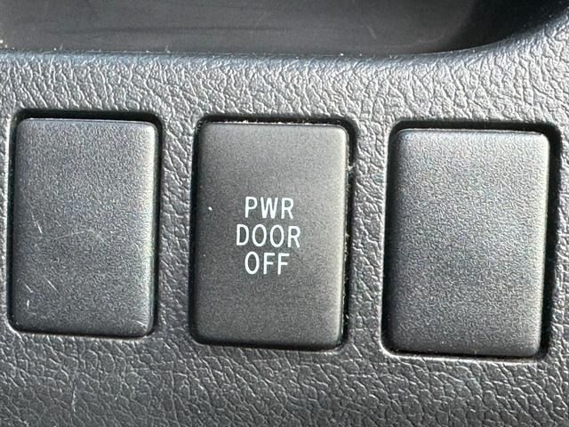 TOYOTA VOXY 2013 Image 31