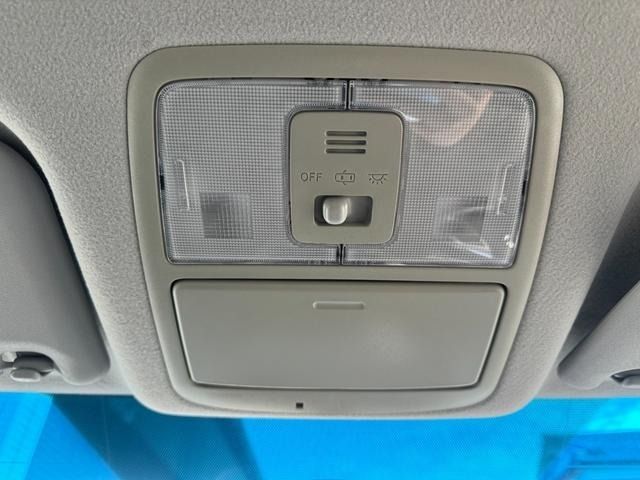 TOYOTA VOXY 2013 Image 31