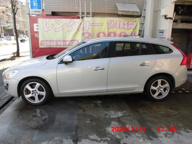 VOLVO V60 2012 Image 31